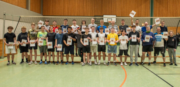 Lehrermannschaft verteidigt Titel beim 25.BG-Volleyball-Jahrgangsstufenturnier